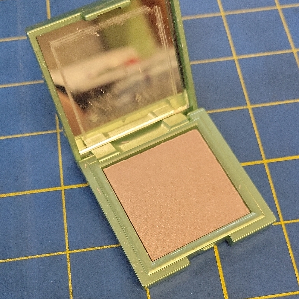 Mally Face Defender Highlightee Gorgois Glow Lighter 6g New Compact